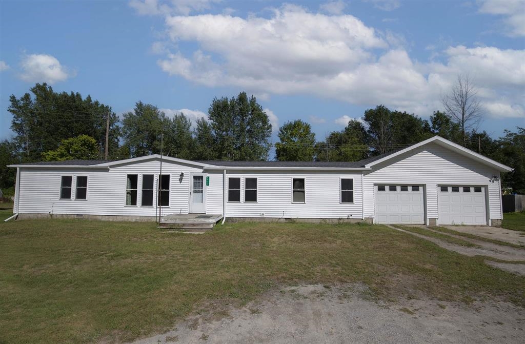 3722 North Tower Beach Road Pinconning, MI 48650 - Photo 1 of 32