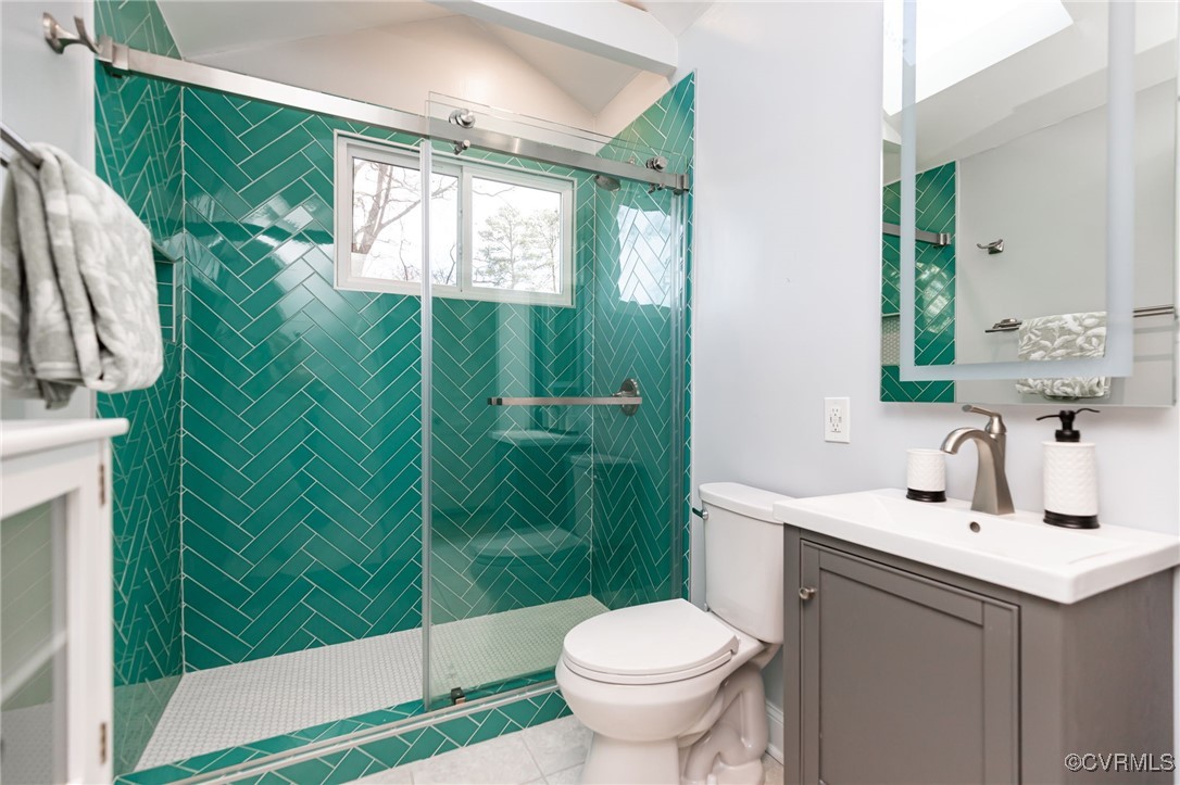 1021 Orchard Road Richmond, VA 23226 - Photo 17 of 22 2nd floor full bath with recent renovation