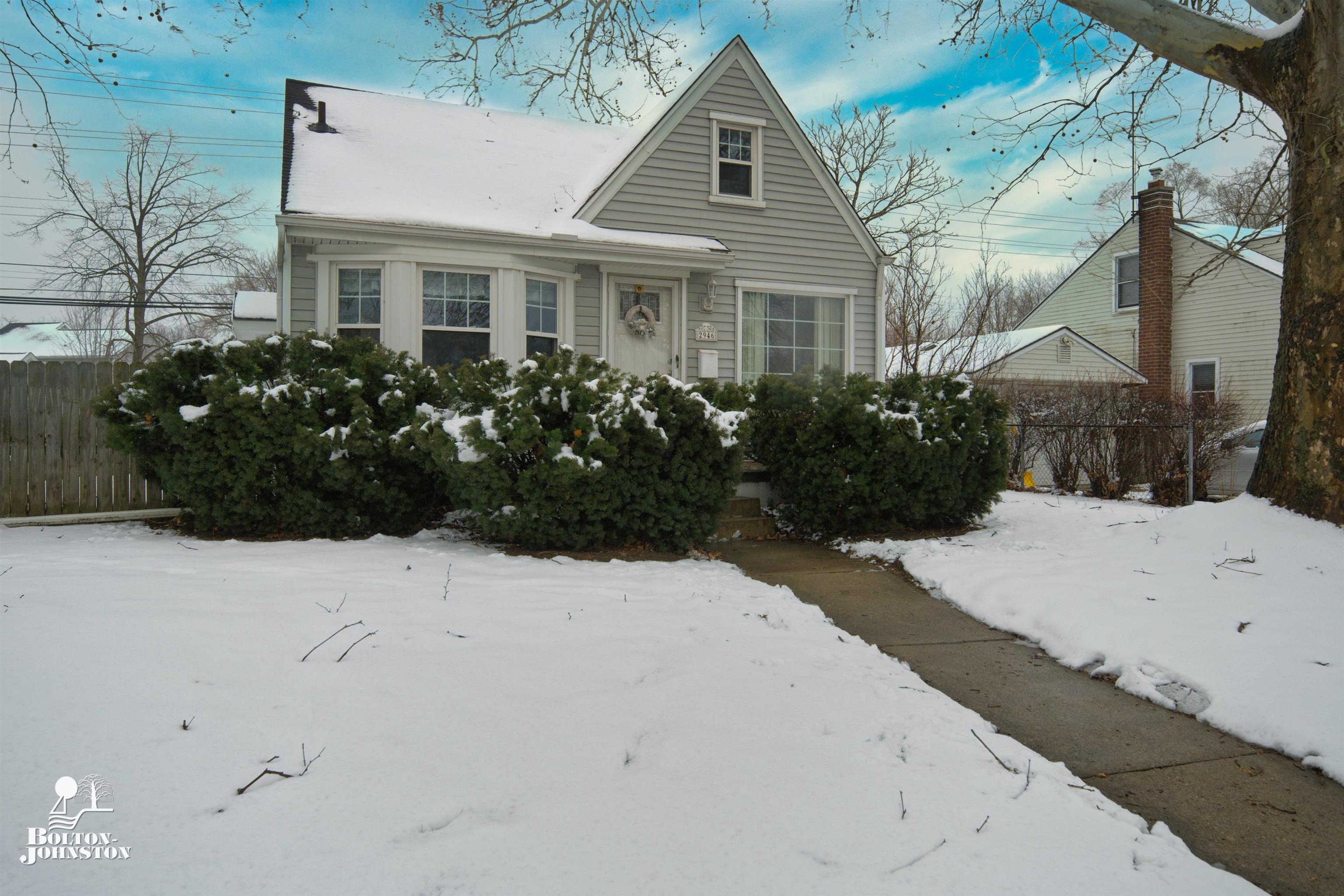 2946 Crooks Road Royal Oak, MI 48073 - Photo 2 of 29 50103861-1.JPG