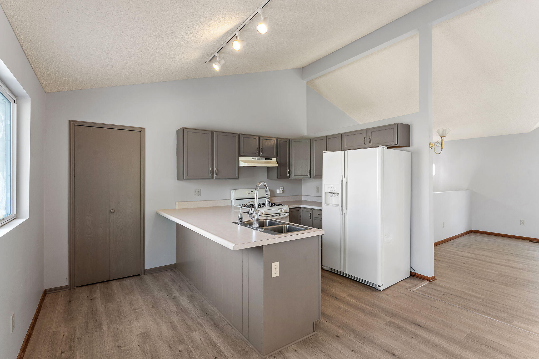 1807 Forest Lane Crown Point, IN 46307 - Photo 11 of 32 2048x1365