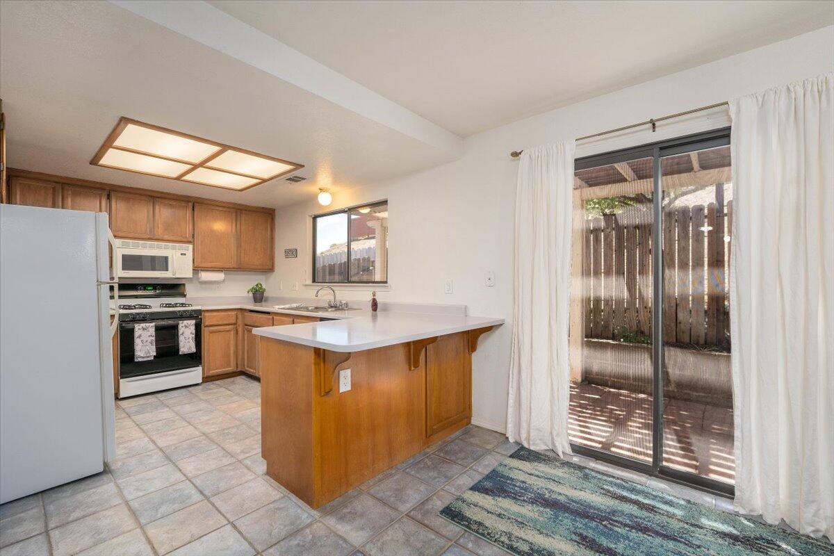 688 Buckthorn Drive Redding, CA 96003 - Photo 12 of 40 14-688 Buckthorn Dr (18 of 23)