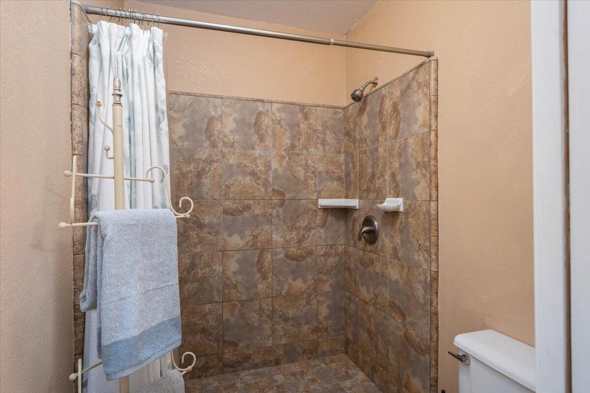 688 Buckthorn Drive Redding, CA 96003 - Photo 21 of 40 23-688 Buckthorn Dr (10 of 23)