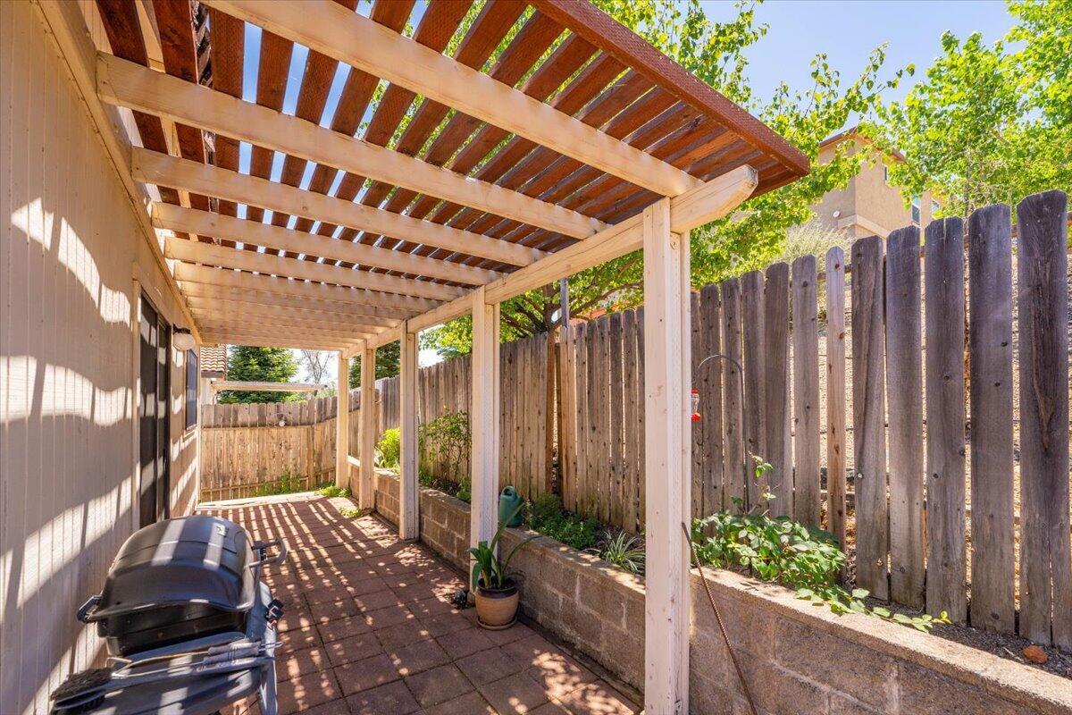 688 Buckthorn Drive Redding, CA 96003 - Photo 30 of 40 32-688 Buckthorn Dr - Exterior (3 of 23)