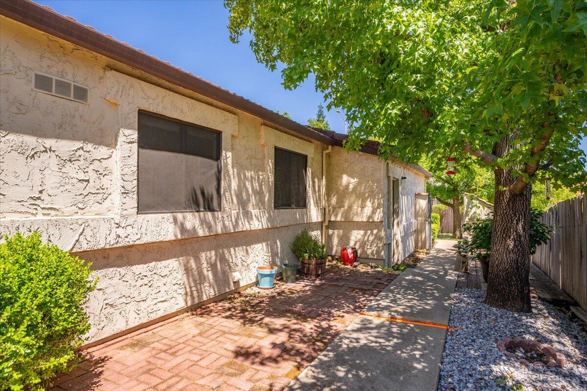688 Buckthorn Drive Redding, CA 96003 - Photo 31 of 40 34-688 Buckthorn Dr - Exterior (6 of 23)