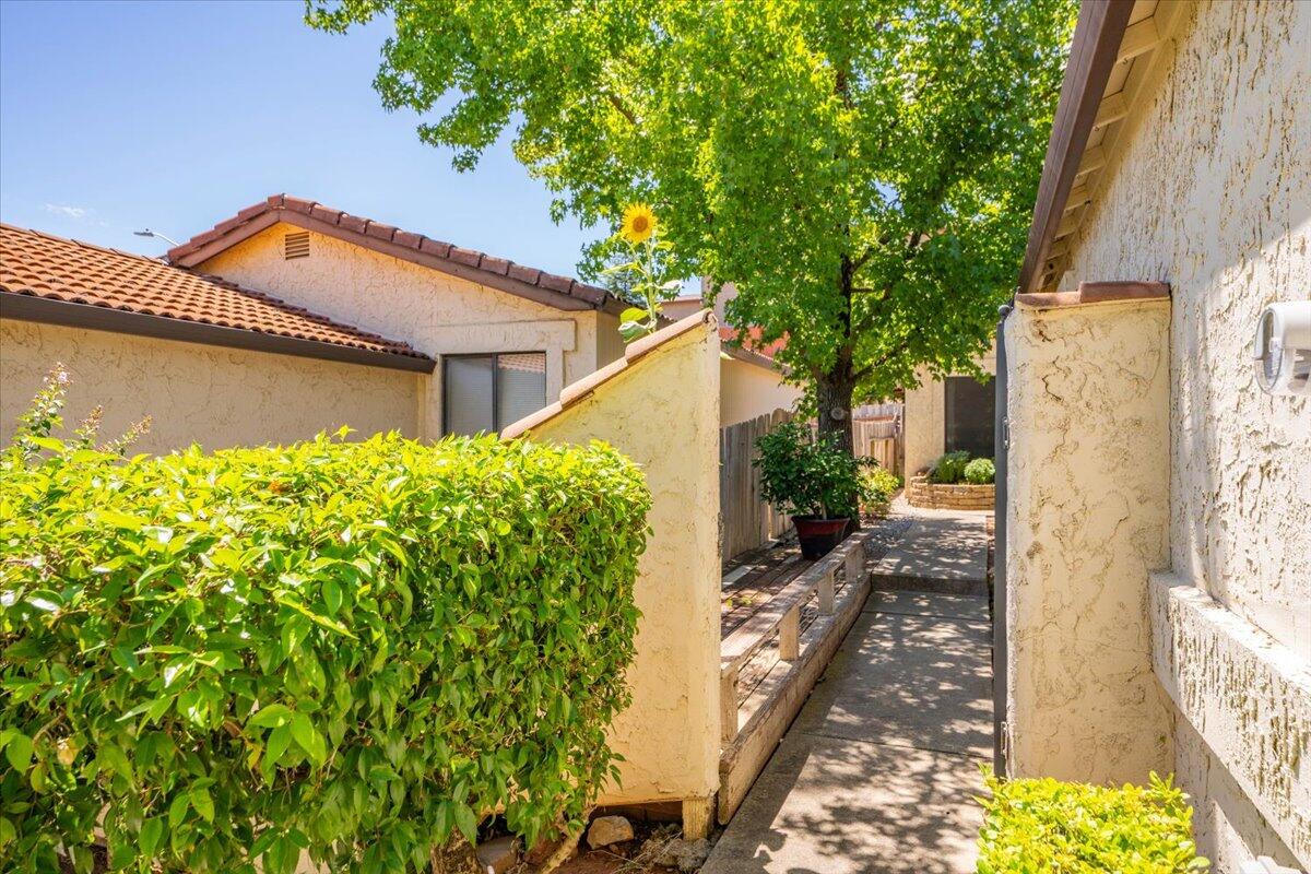 688 Buckthorn Drive Redding, CA 96003 - Photo 35 of 40 38-688 Buckthorn Dr - Exterior (10 of 23