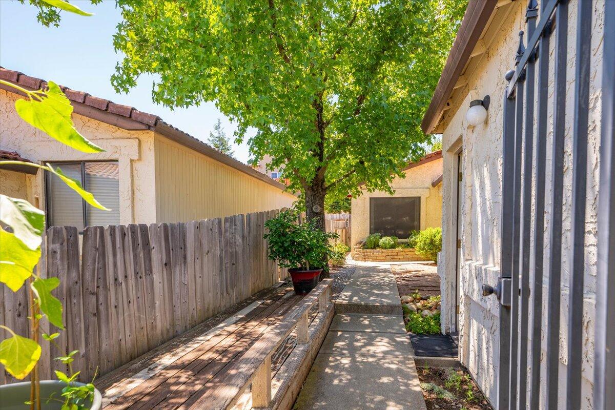 688 Buckthorn Drive Redding, CA 96003 - Photo 36 of 40 39-688 Buckthorn Dr - Exterior (11 of 23