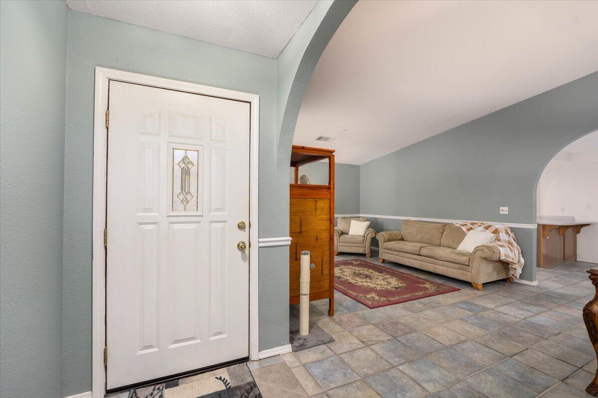 688 Buckthorn Drive Redding, CA 96003 - Photo 5 of 40 07-688 Buckthorn Dr (11 of 23)