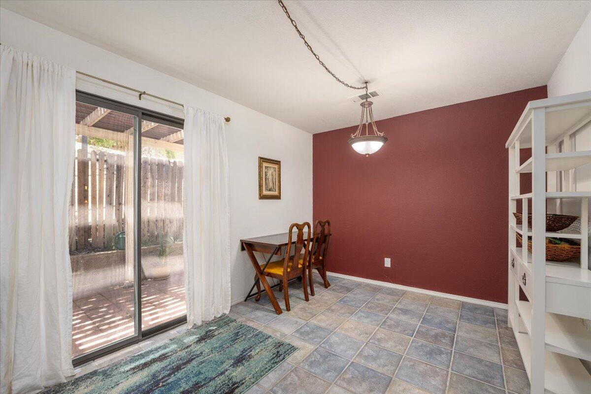 688 Buckthorn Drive Redding, CA 96003 - Photo 10 of 40 12-688 Buckthorn Dr (16 of 23)