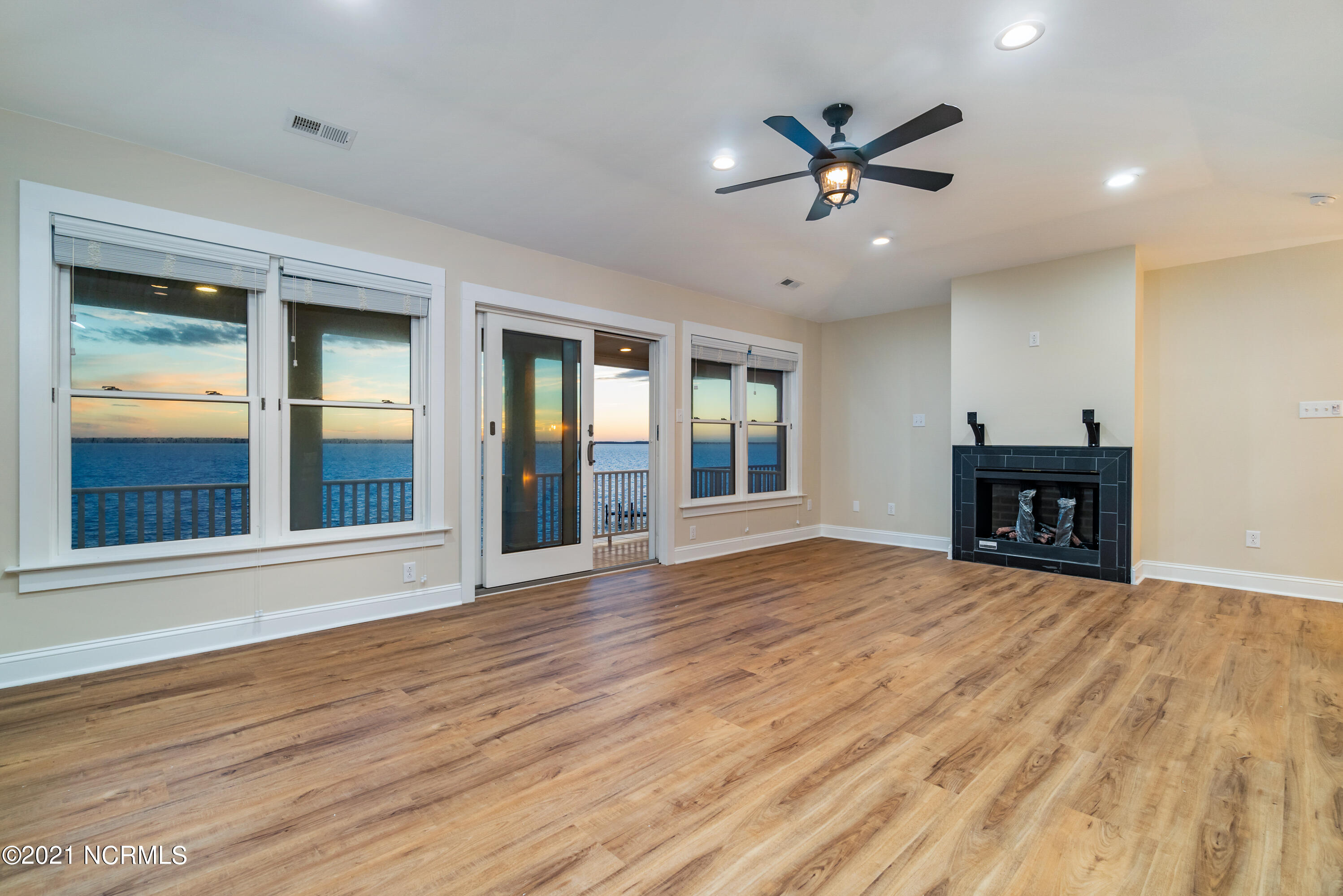 1129 Bennett Road, Unit 9A Minnesott Beach, NC 28510 - Photo 4 of 38 Chill Photo 9A Sunset LR L