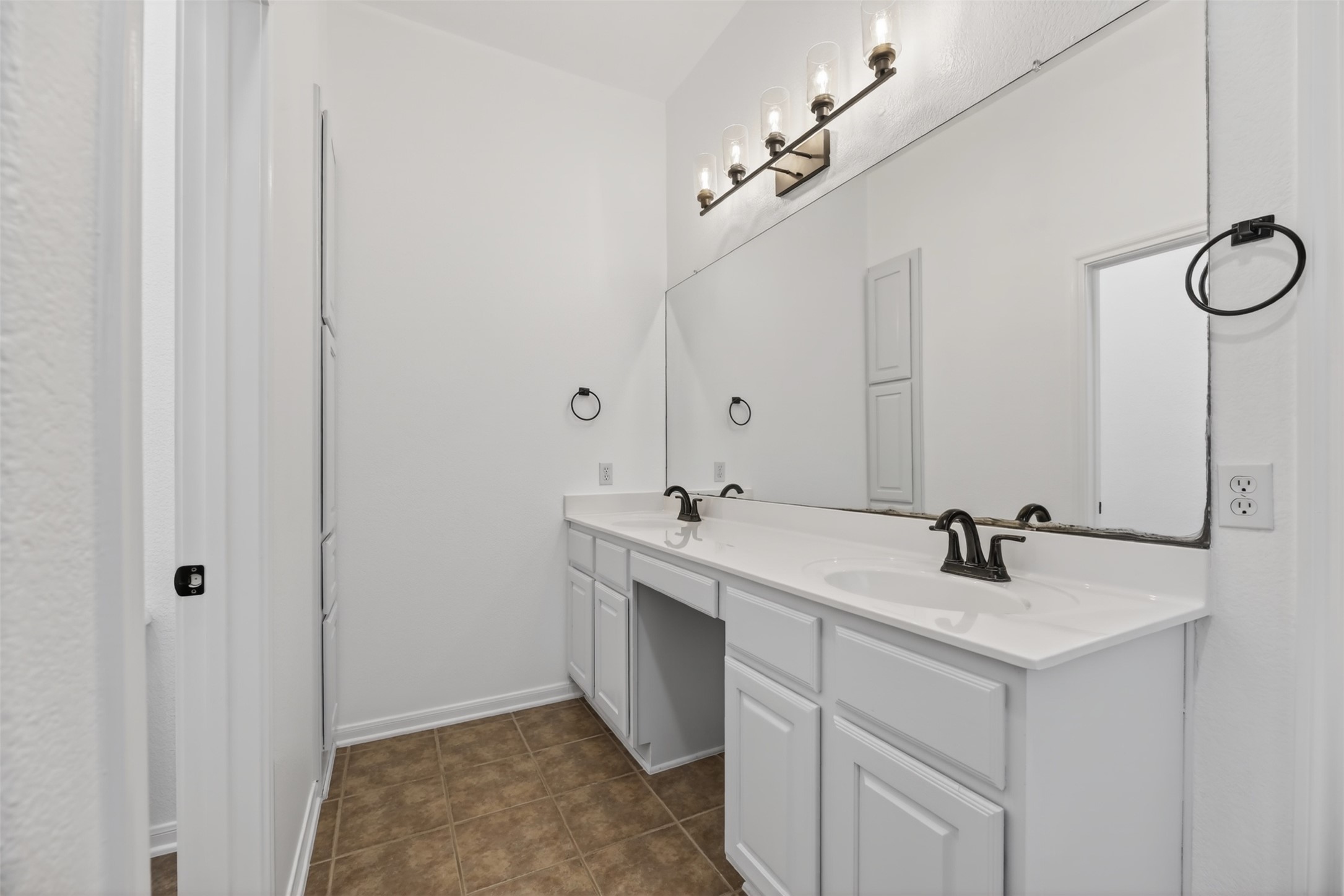 545 Manchester Lane Austin, TX 78737 - Photo 14 of 30 a bathroom with a sink and a mirror