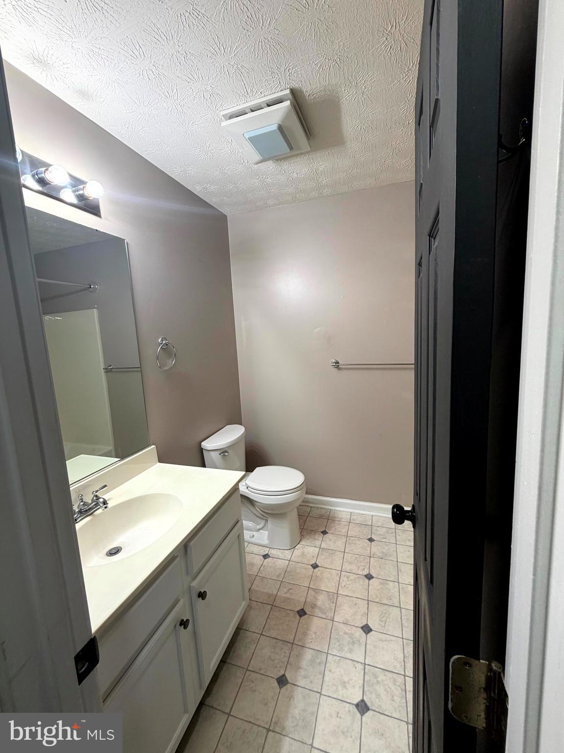 133 Woodrow Road Winchester, VA 22602 - Photo 11 of 42 Upper Hall Bathroom
