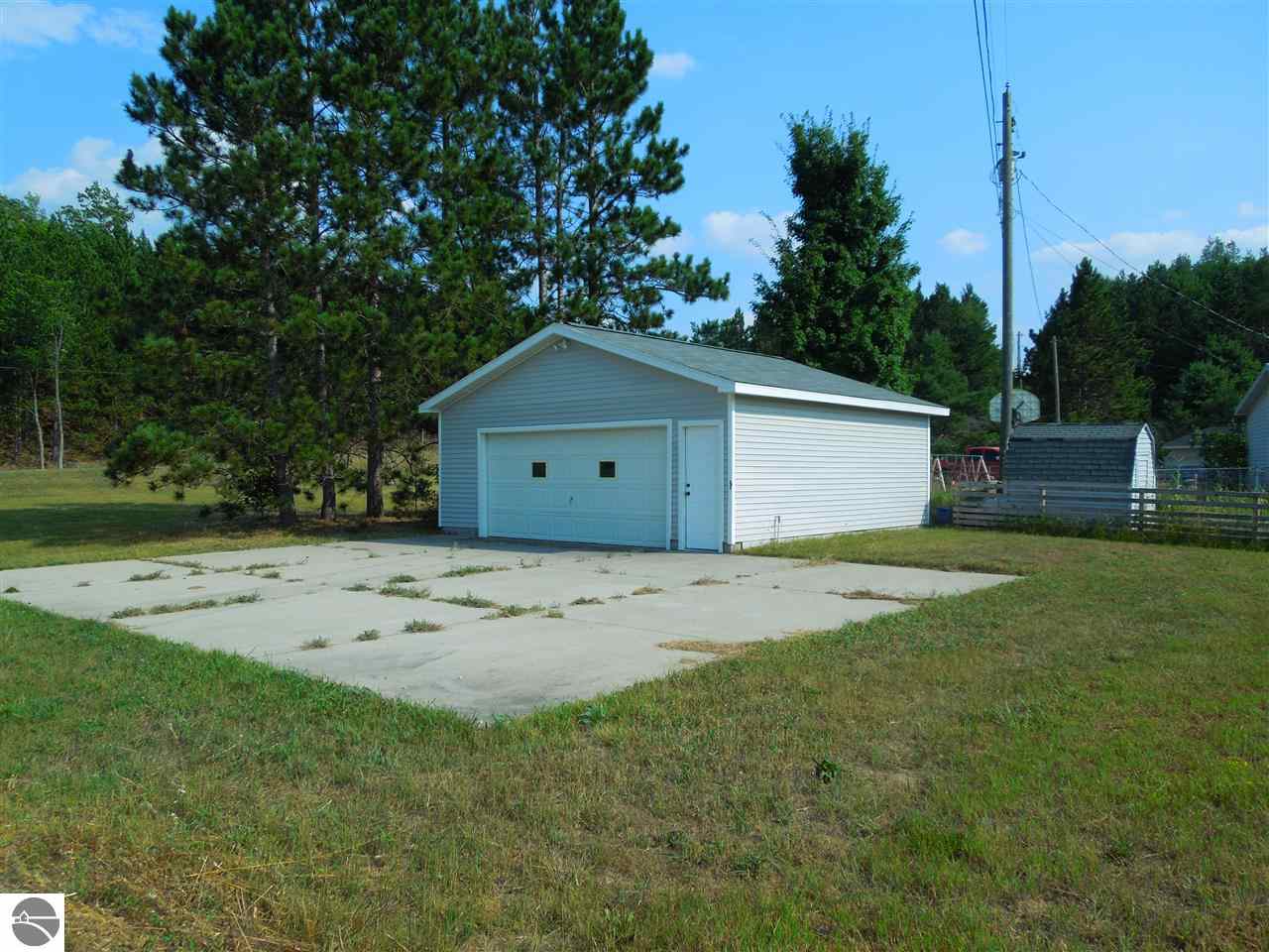 4232 South Garfield Road Kingsley, MI 49649 - Photo 5 of 21 1775446-4.JPG