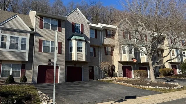 $323,900 | 117 Pinehurst Drive, Washington, NJ 07882