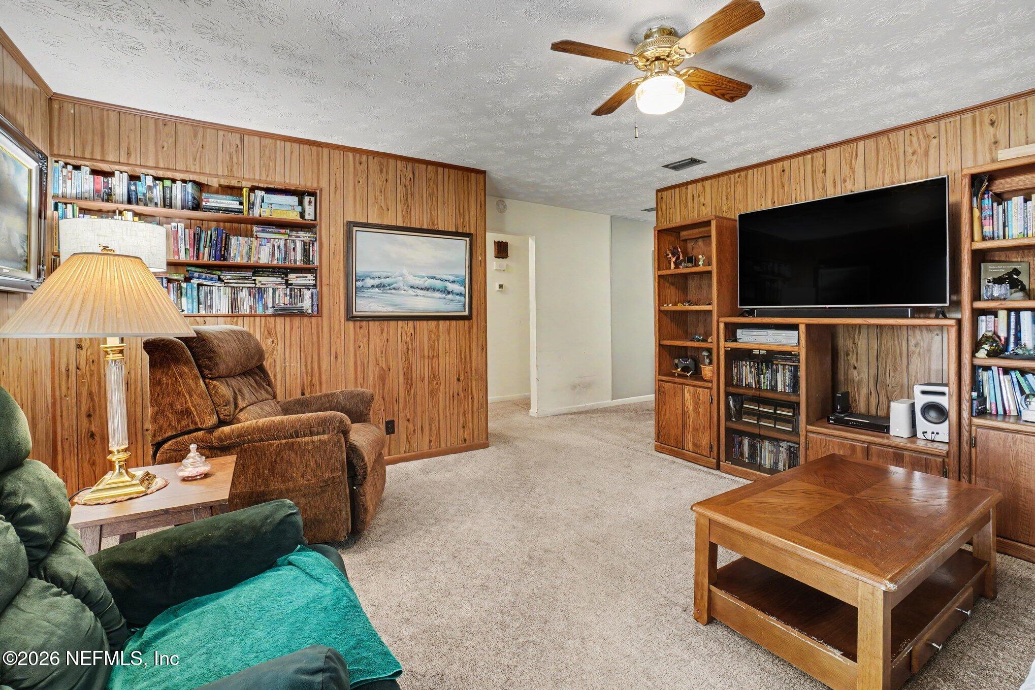 3934 Spring Glen Road Jacksonville, FL 32207 - Photo 12 of 29 013_file_9656