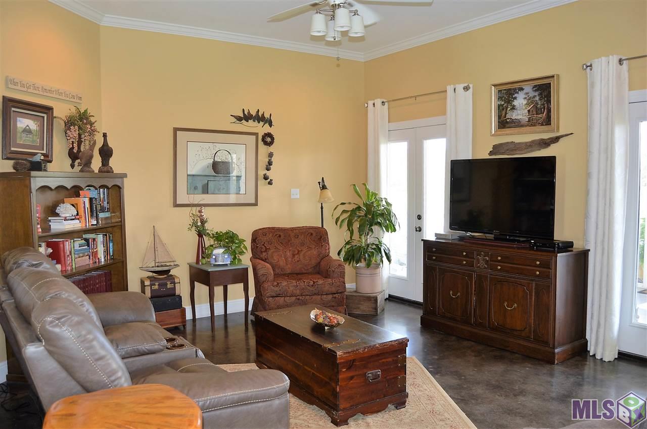 26286 Riverscape Drive Springfield, LA 70462 - Photo 4 of 33