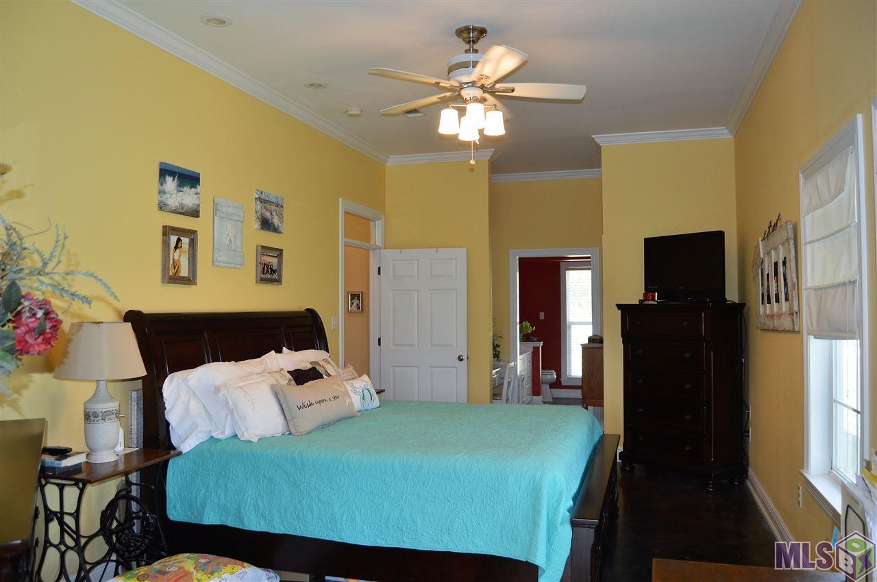 26286 Riverscape Drive Springfield, LA 70462 - Photo 9 of 33