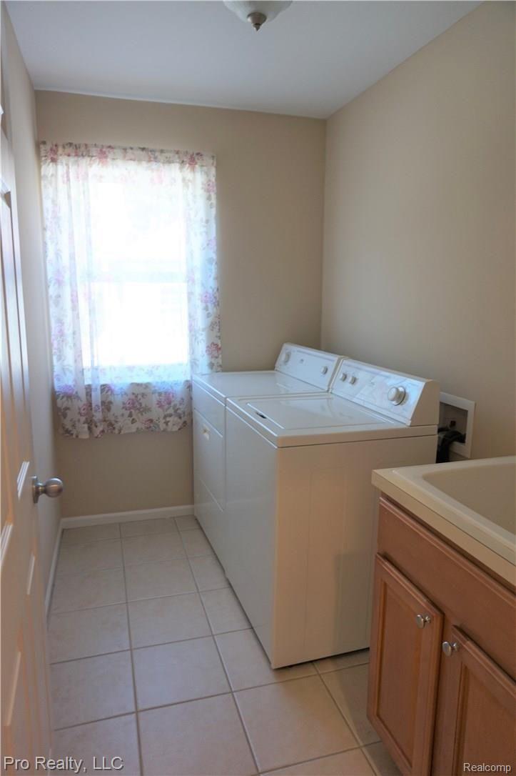 19991 Farmington Road Livonia, MI 48152 - Photo 11 of 17 laundry.jpg