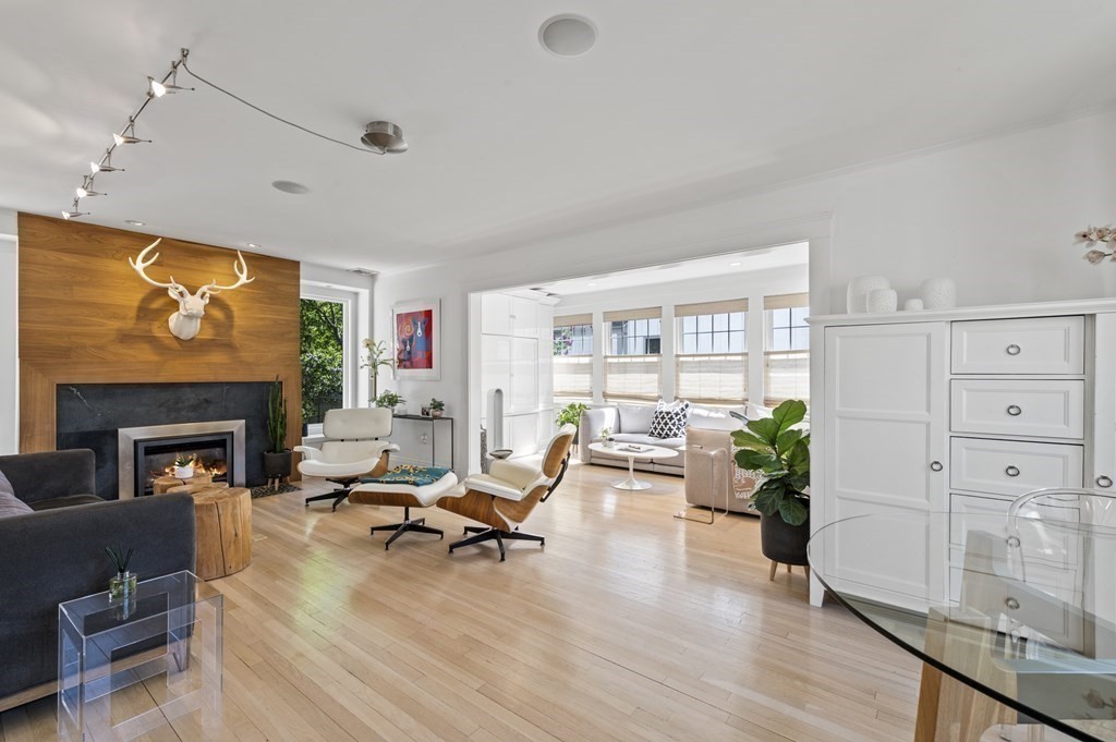 46 Pilgrim Road Marblehead, MA 01945 - Photo 4 of 38