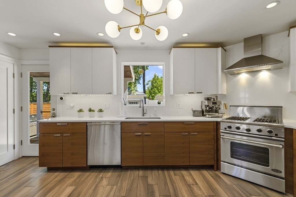 46 Pilgrim Road Marblehead, MA 01945 - Photo 9 of 38