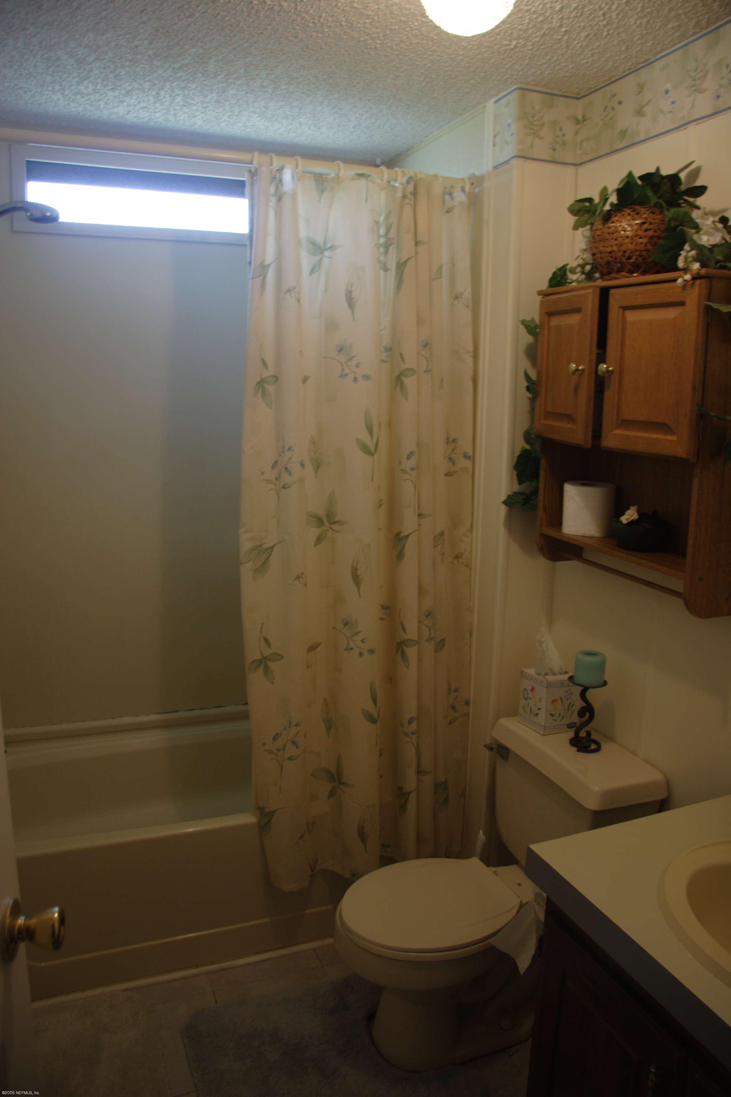 43363 Ellis Avenue Callahan, FL 32011 - Photo 31 of 31 Guest Bath