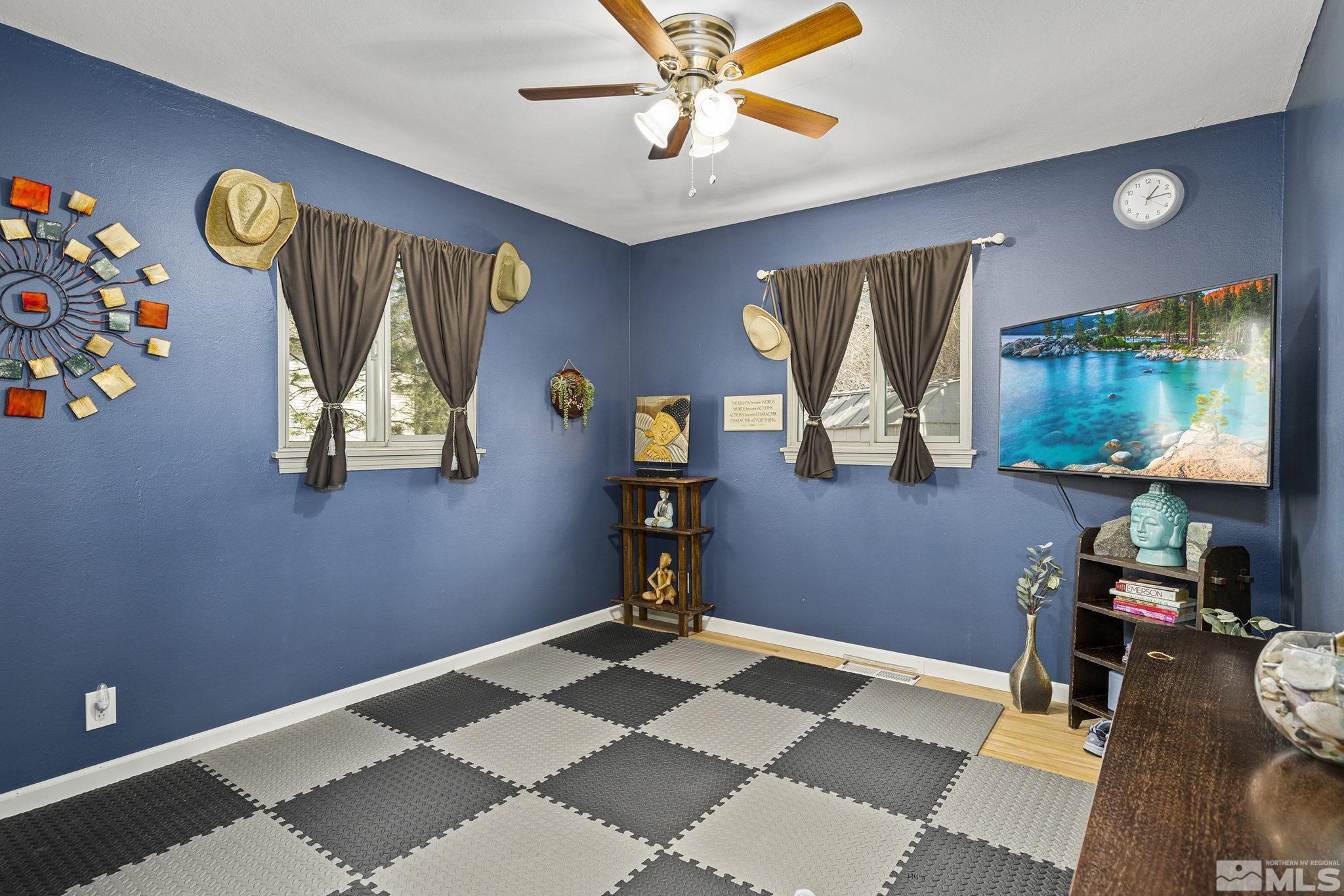 20 Kaye Way Reno, NV 89509 - Photo 11 of 17 a room with wooden floor and window