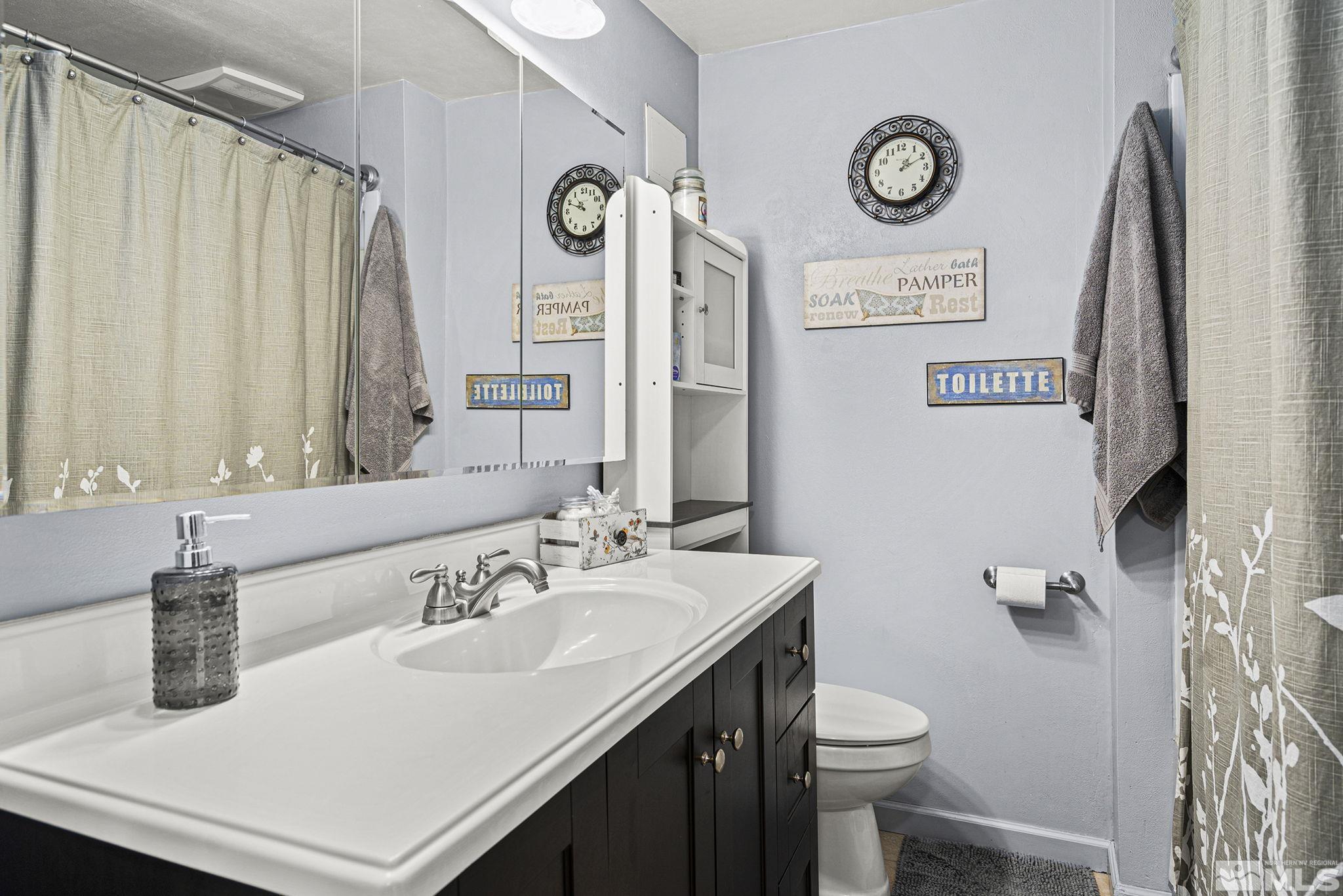20 Kaye Way Reno, NV 89509 - Photo 9 of 17 a bathroom with a sink and a mirror