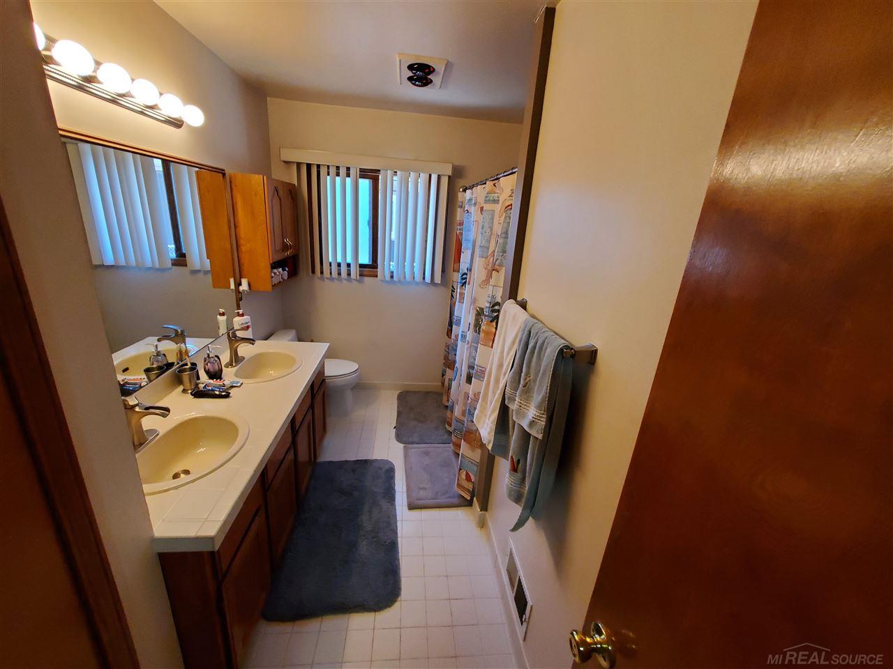 49441 Fuller Road New Baltimore, MI 48051 - Photo 13 of 18 50080038-14.JPG