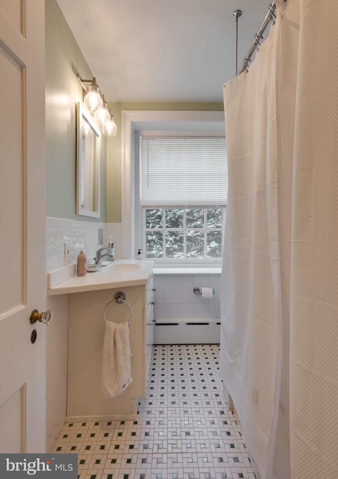 621 Pembroke Road Bryn Mawr, PA 19010 - Photo 39 of 58 Cute hall bathroom on 2nd floor with tub shower