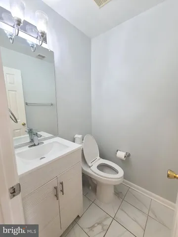 $2,900 | 6372 James Harris Way, Centreville, VA 20121