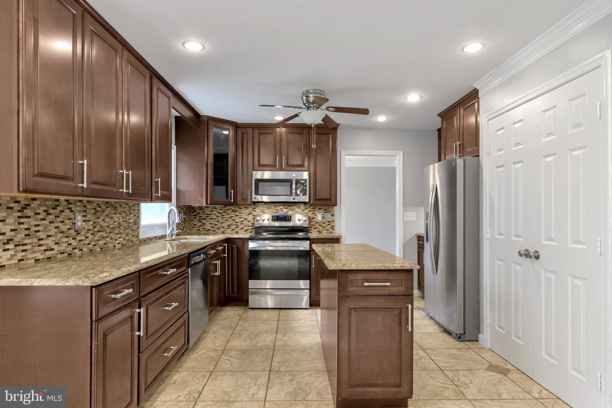 676 Hope Road Stafford, VA 22554 - Photo 8 of 39 Gallery Image 8