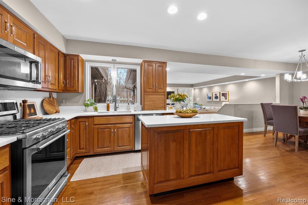 210 Mead Road Rochester Hills, MI 48306 - Photo 5 of 56