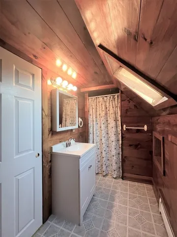 $1,800 | 12 Myrtle Street, Unit 3, Middleboro, MA 02346