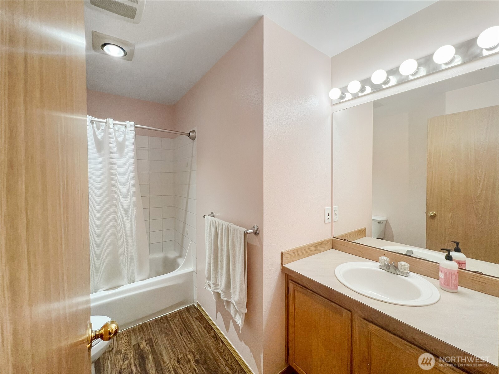 10124 Southeast 243rd Street Kent, WA 98030 - Photo 19 of 35