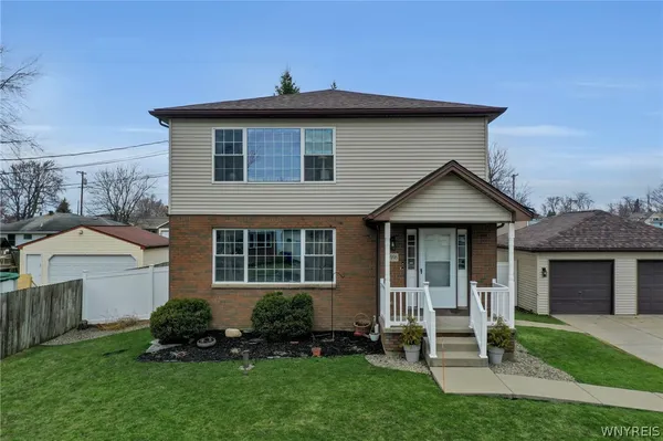 $389,900 | 4996 Thurston Avenue, Hamburg, NY 14219