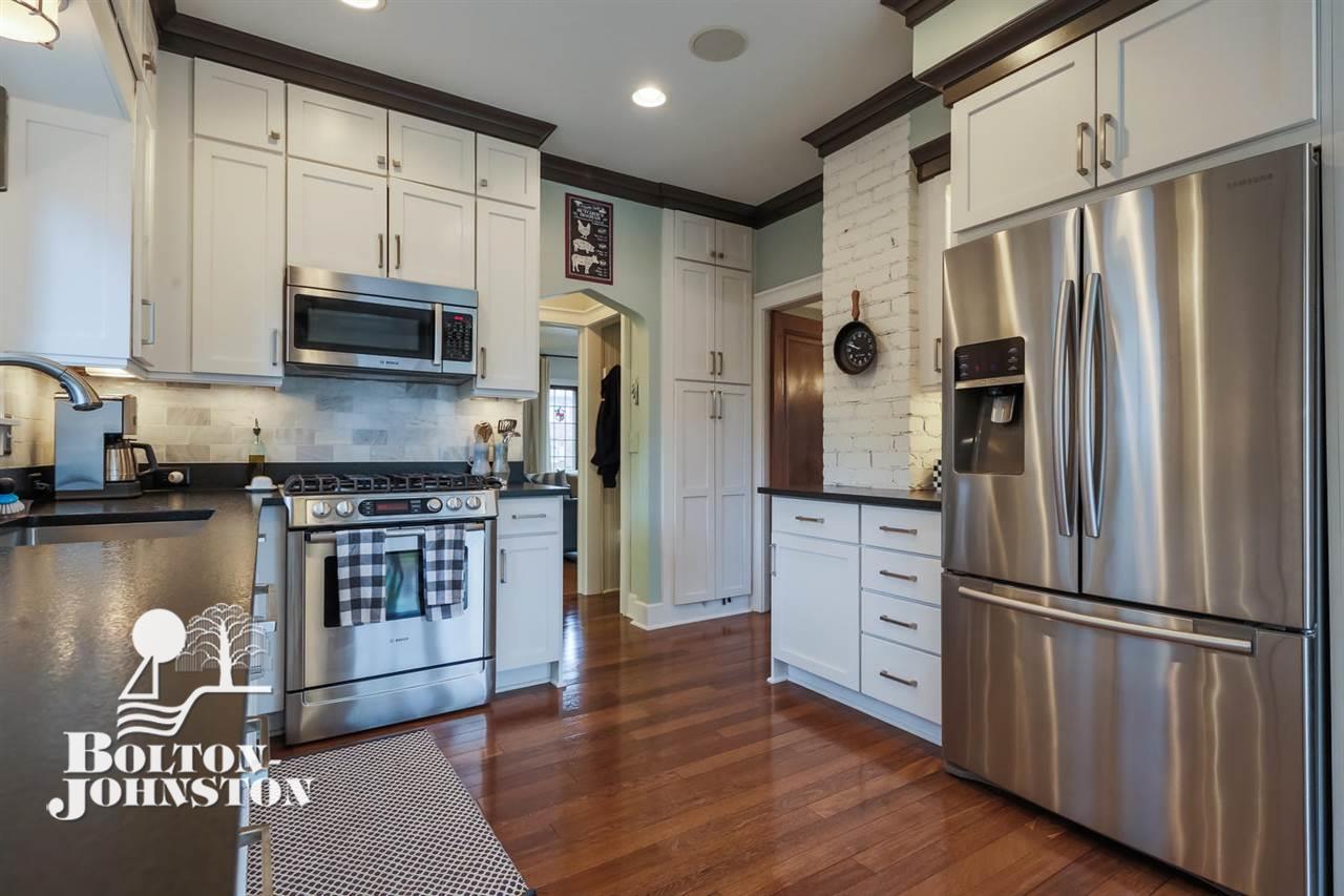 278 Moran Road Grosse Pointe, MI 48236 - Photo 12 of 31 31345942-11.JPG