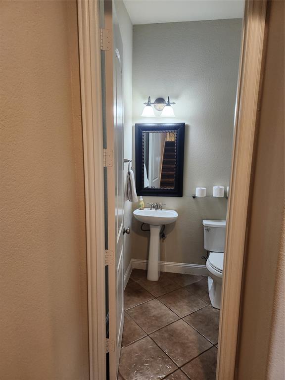 5720 Robbie Road Plano, TX 75024 - Photo 8 of 30 Half bath in 2nd level