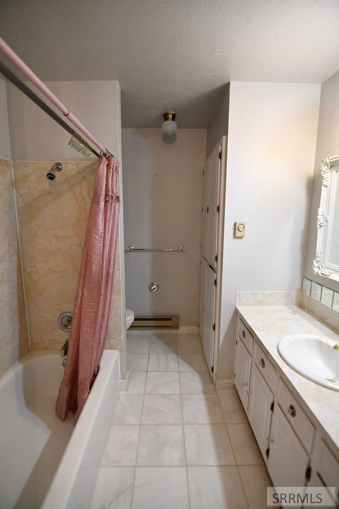 2950 North Ammon Road Idaho Falls, ID 83401 - Photo 22 of 48 Primary Bathroom