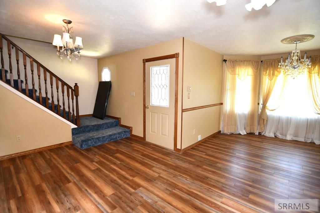 2950 North Ammon Road Idaho Falls, ID 83401 - Photo 3 of 48 Living Room