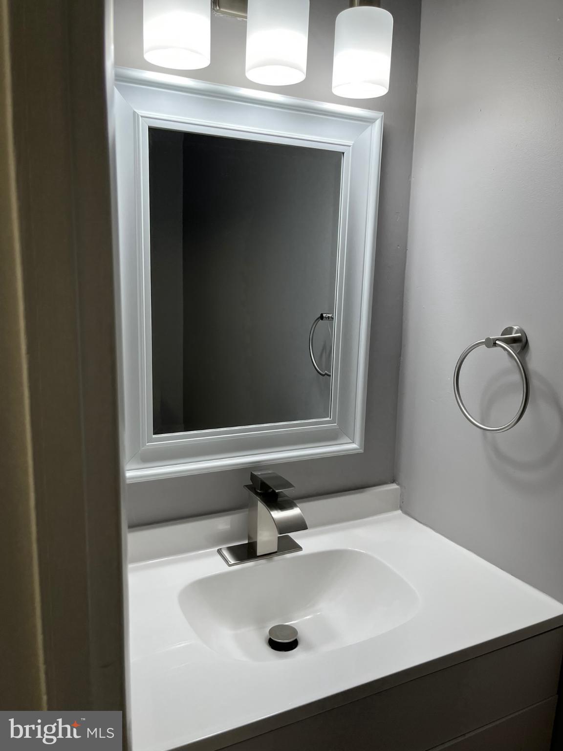 8523 Pine Run Court Ellicott City, MD 21043 - Photo 4 of 18 a bathroom with a sink vanity and a mirror