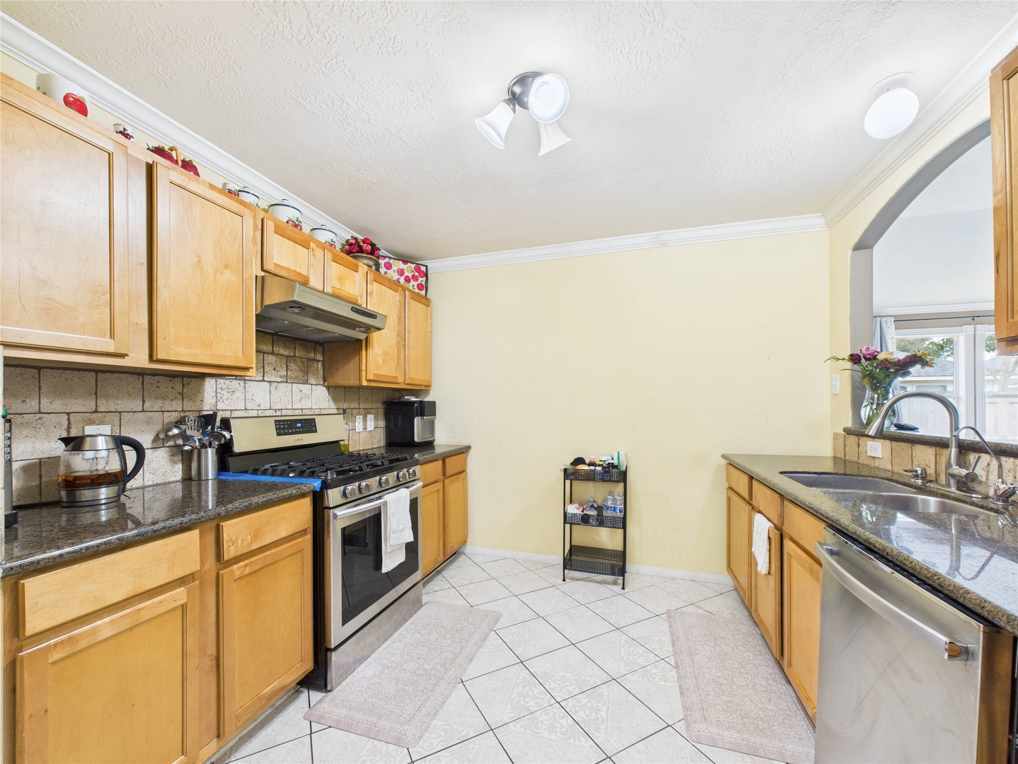 6618 Portlick Drive Katy, TX 77449 - Photo 17 of 40 Open sightline from kitchen to living area for easy entertaining.