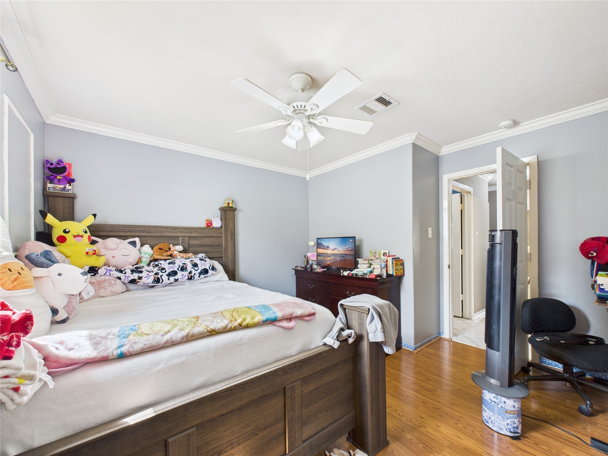6618 Portlick Drive Katy, TX 77449 - Photo 9 of 40 Comfortable bedroom with crown molding and natural light.