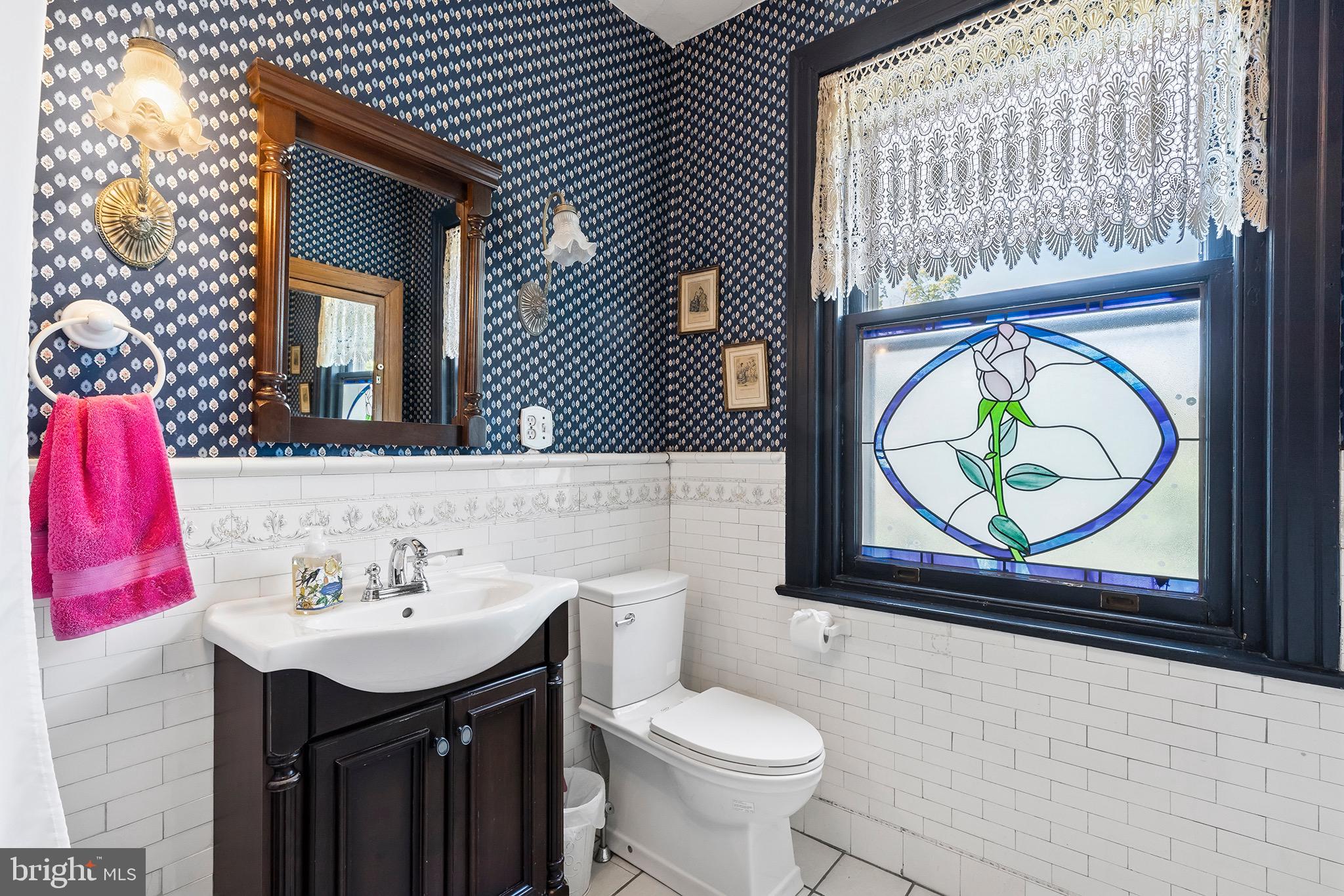 217 Highland Avenue Devon, PA 19333 - Photo 30 of 53 2nd flr hall bath with shower/tub