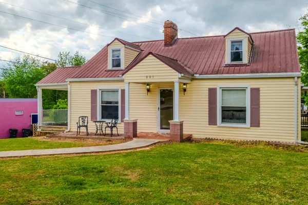 $220,000 | 601 North Spring Street, McMinnville, TN 37110