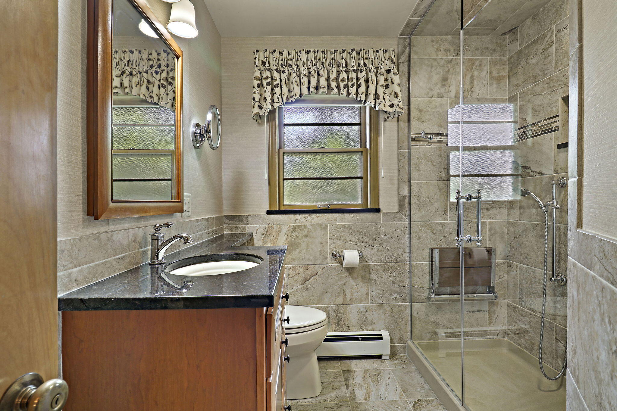 2116 37th Street Kenosha, WI 53140 - Photo 20 of 30 Bathroom