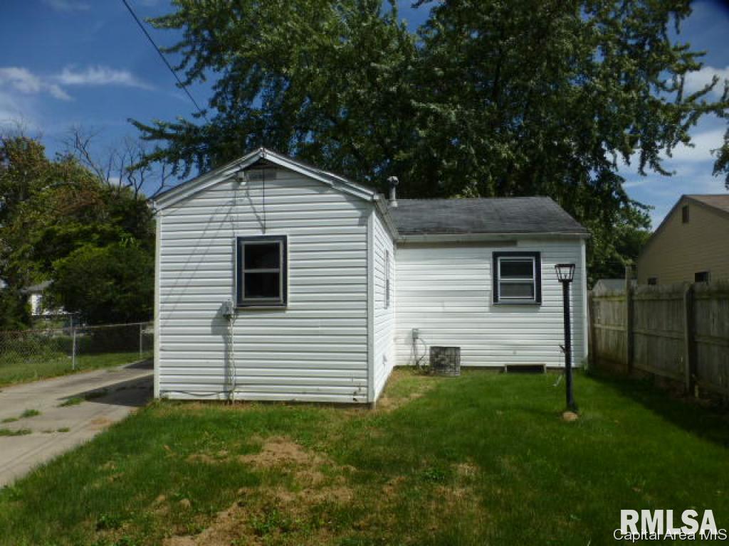 1033 North Ohio Street Springfield, IL 62702 - Photo 11 of 13