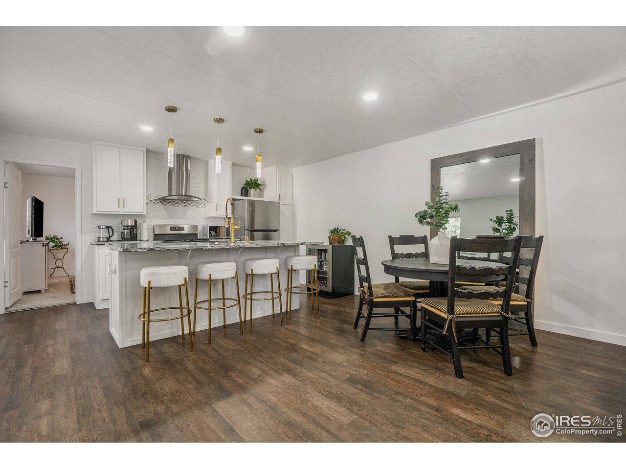 401 North Timberline Road, Unit 221 Fort Collins, CO 80524 - Photo 4 of 21 Make meals and share time with friends and family.