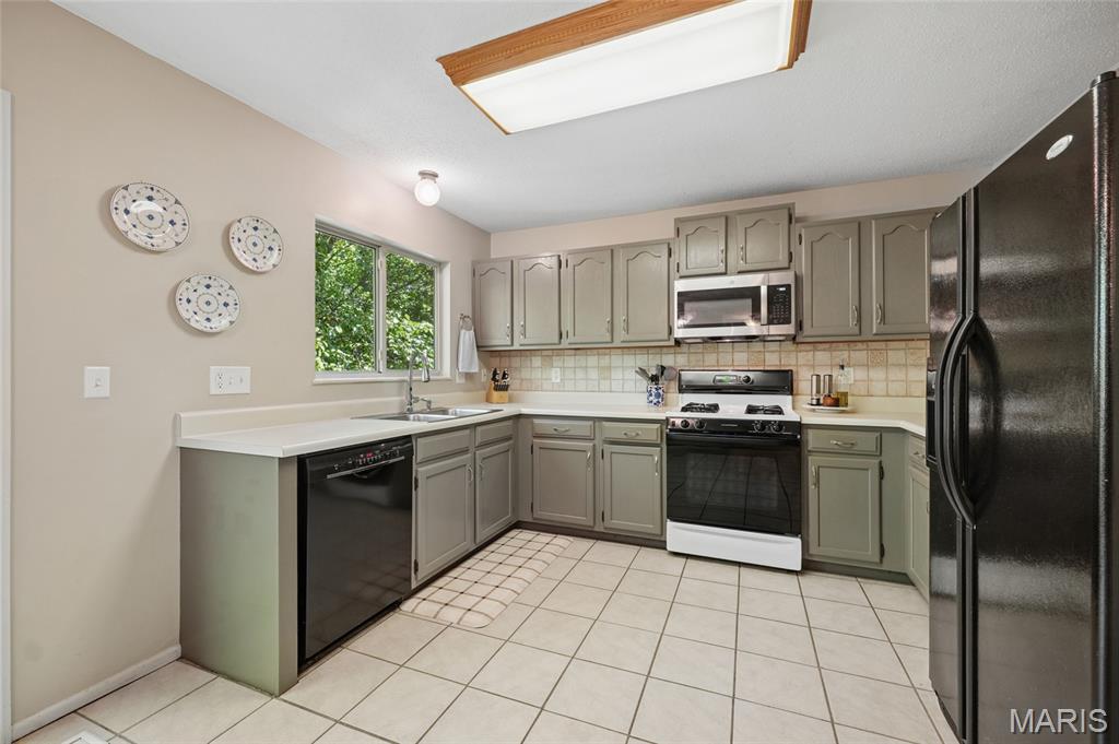 825 Ginger Wood Court Ballwin, MO 63021 - Photo 6 of 24