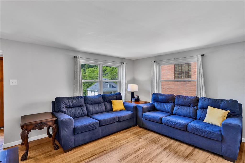 1117 Broughton Road Pittsburgh, PA 15236 - Photo 6 of 37 Living Room