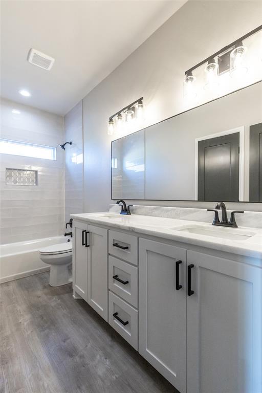 239 Indian Ridge Road Tuscola, TX 79562 - Photo 30 of 37 a bathroom with a double vanity sink a large mirror and a bathtub