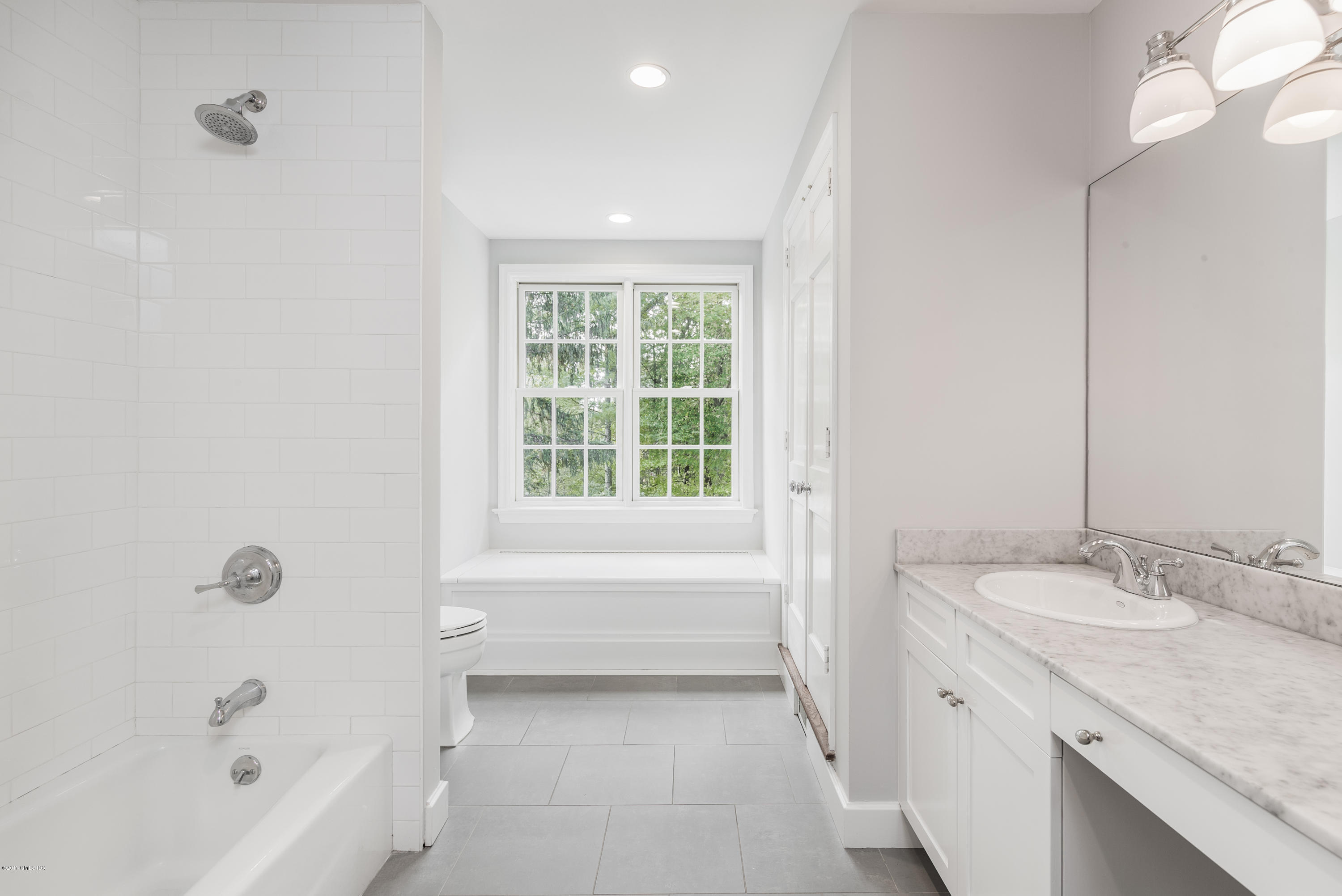 109 Dingletown Road Greenwich, CT 06830 - Photo 19 of 27 Upstairs bath